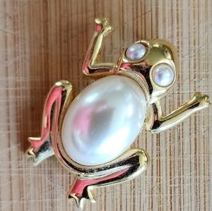 Napier Frog Brooch Gold Tone Simulated Pearl Classic